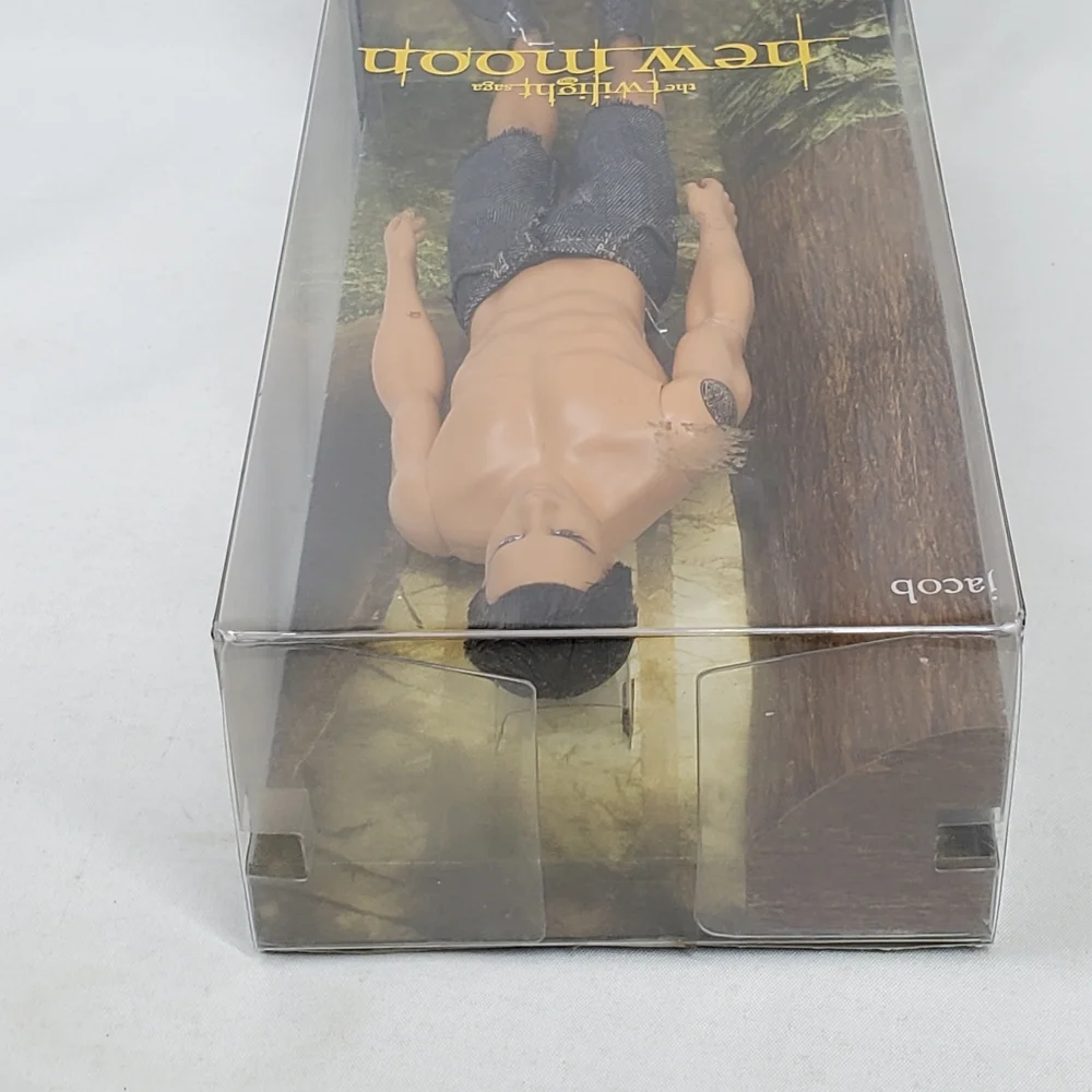 BARBIE TWILIGHT SAGA NEW MOON - JACOB BLACK Collector Doll 2009 - New in Box. - Picture 10 of 13